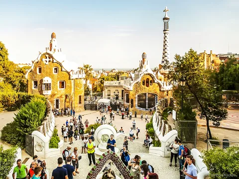 Mozaikowe Schody Smoka objęte biletem wstępu do Park Güell w Barcelonie